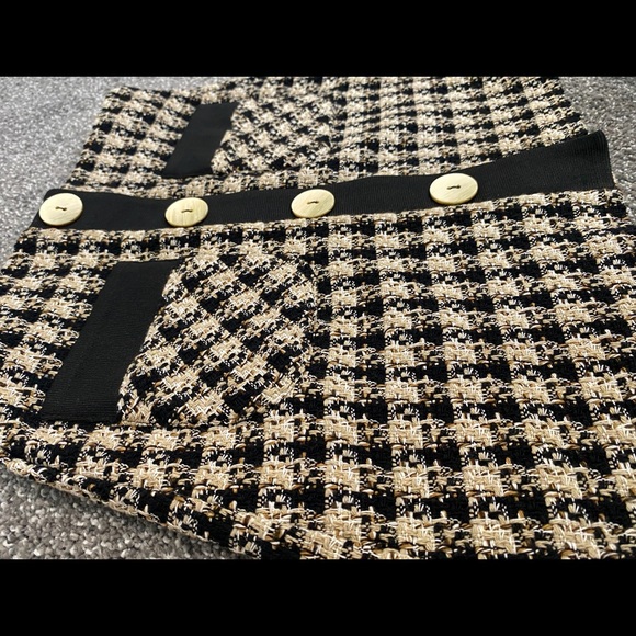 XS Zara patterned skirt with buttons - Picture 6 of 9